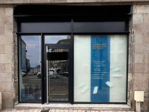 Boulevard Louis Blanc  Local commercial avec vitrine + Garage !