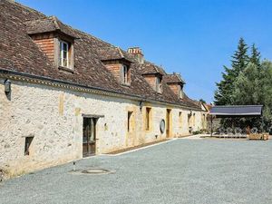 Longère en pierre avec jardin et piscine