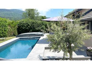 Maison de 179m2 utile + sous-sol + piscine + carport