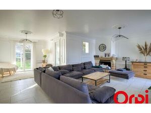 Maison Montluel m² T-7 à vendre  489 000 €