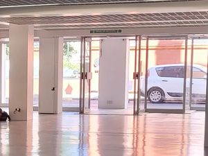 local commercial centre ville