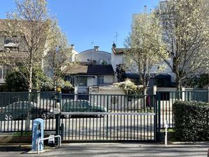 Parking dans un immeuble sécurisé - Issy