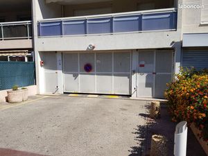 Cave 39 / mois au centre de Cannes la Bocca