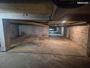 Locatin place de parking large (10m²)  45 rue des boulets  proche métro ligne 9 et Nation 