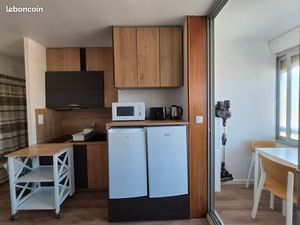 PARTICULIER loue à l'année studio meublé et équipé -centre SAINT BREVIN LES PINS