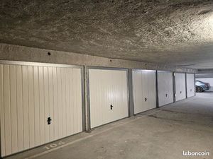 Box / parking fermé à louer