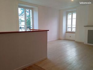 Studio très lumineux