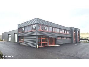 Locaux d'activités+bureaux+parking 1205 m²
