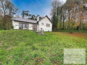 Villa sur son terrain de 24 ares