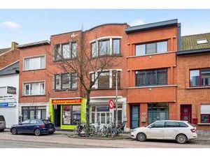 Maison polyvalente avec commerce et duplex