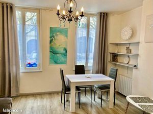 T2 Rochefort hyper centre. Location