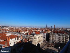 Exceptionnel : Loue T2 avec terrasse  plein centre de Lyon