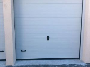 Garage avec espace de rangement - Centre Ville