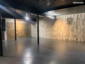 Grand local à proximité de la Place Castellane