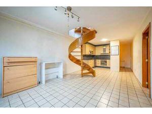 Duplex 3 chambres avec cave et terrasse.