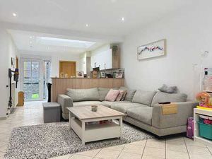 Maison 2 chambres + 2 salles d’eau + cour + parking – Ans