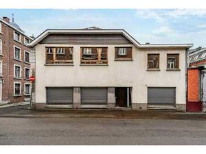 Immeuble de 2 appartements  5 garages  électricité conforme.