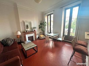 Pour investisseurs. TB immeuble de rapport 252m2 comprenant 4 appartements avec beaucoup d