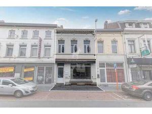 Immeuble à vendre avec commerce + appartement à LA LOUVIERE
