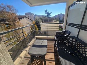 Studio 24 21 m² – Balcon Sud – Lyon 8 / limite Lyon 7 – Année de construction 2013 – Idéal