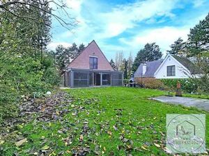 Superbe villa 4 façades de 300 m² avec garage et jardin