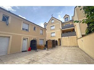 Location appartement  m² T-2 à Orsay  840 €