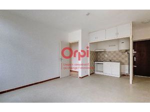 Location appartement  m² T-1 à Prades  404 €