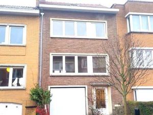 Bld des Invalides  Demey  Souverain bel maison 3 ou 4 ch