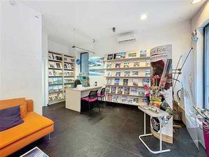 Rez de chaussée commercial dans le centre