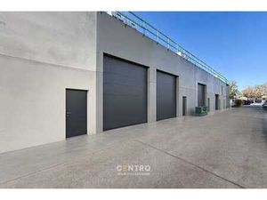 NB OPSLAGRUIMTE (158m²)  met hoge sectionaalpoort en priv...