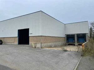 Entrepôt à louer à Saint-Nicolas