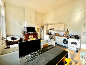 Très lumineux appartement avec 1 chambre en mezzanine