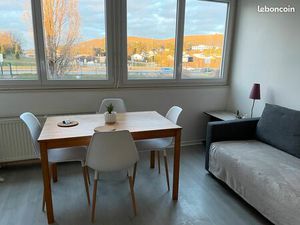 Studio meublé et rénové – Dardilly  proche toutes commodités