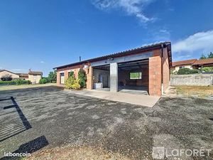 Local industriel 240 m²
