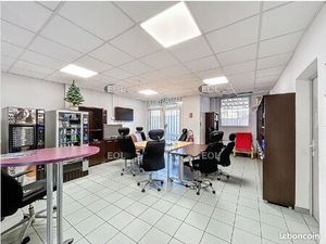 Local bureaux 775 m²