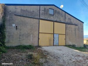 Local industriel 230m3