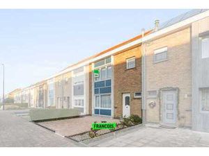 Maison spacieuse à rénover avec jardin à distance de marche…