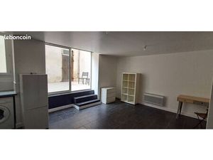 ? GRAND STUDIO MEUBLÉ 27 m² + COUR PRIVATIVE 15 m² – BAILLE / TIMONE