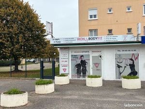 A vendre 1 local commercial de 130 m2 libre idéal pour utilisateur ou investisseur avec un