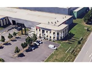 Local d'activité 1 800 m²