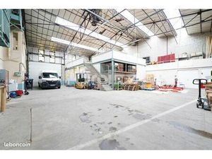 Local d'activité 920 m²