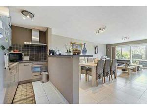 GELIJKVLOERSAPPARTEMENT met TERRAS  GROTE TUIN  STAANPLAATS