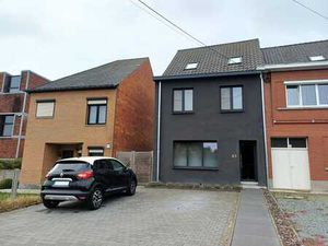 Instapklaar woning met moderne voorzieningen en grote tuin