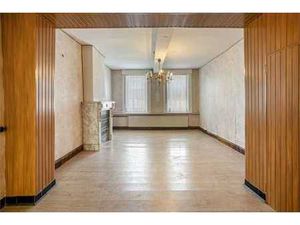 TE RENOVEREN RUIME WONING met GARAGE en Tuin