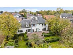 Ruime gezinswoning met zwembad en bureel in Schellebelle ...