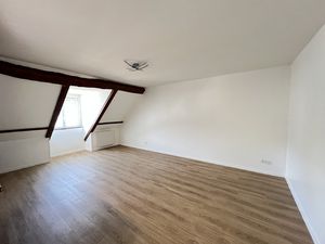 ST DENIS DE L'HOTEL : Apt 2 pièces