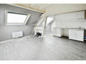 Studio en dernier étage avec ascenseur lumineux + combles