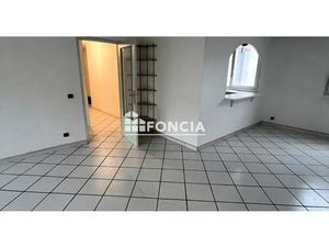 GRENOBLE 5 allée de la pelouse T3 de 85 m2 1er étage avec ascenseur terrasse et stationnem