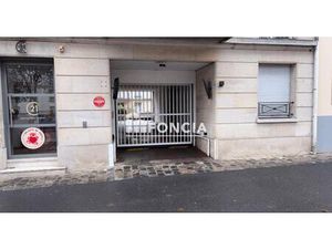 Box pour véhicule au 1er sous sol d'une résidence sécurisée avec gardien