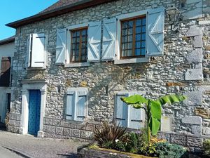 Authentique Béarnaise avec grange